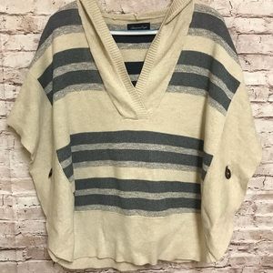 American Eagle Outfitters creme poncho women’s
